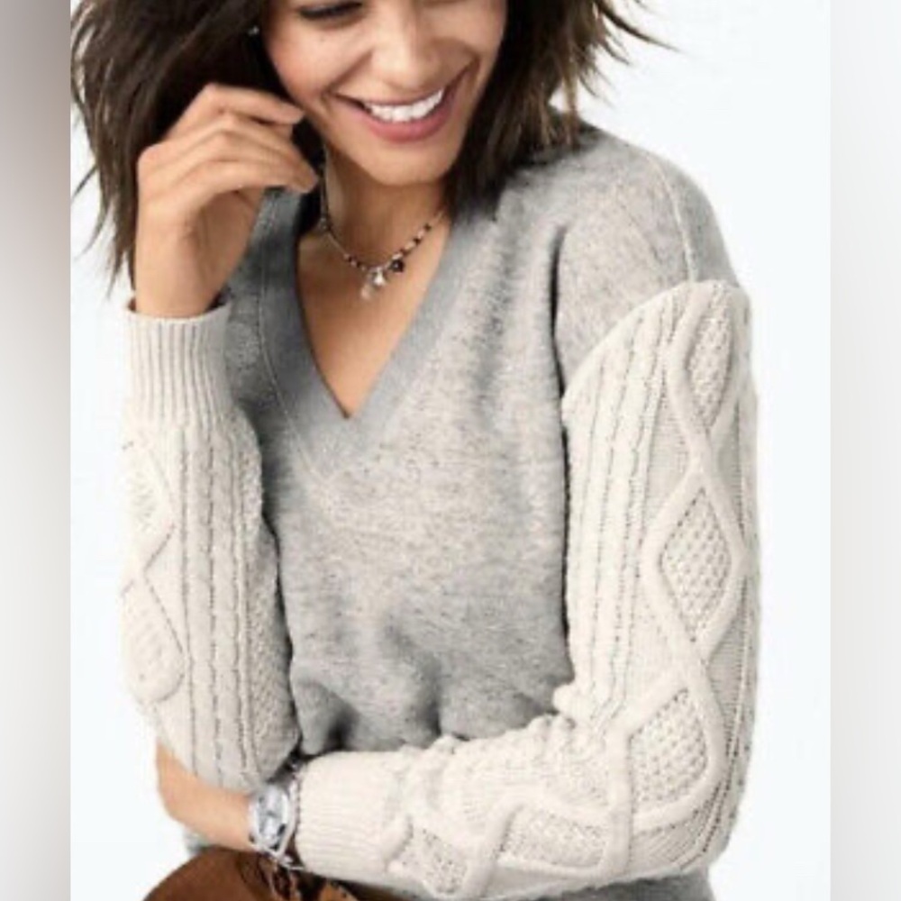 Cabi sweater/sweatshirt.